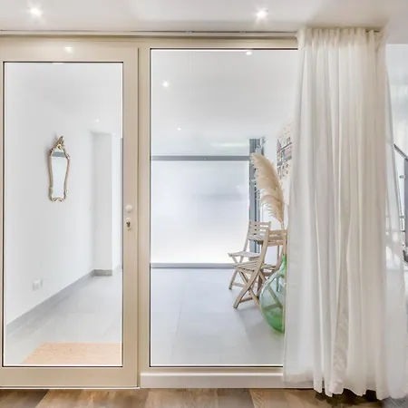 Center Jacuzzi Deluxe Loft דירה *