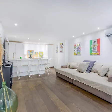 Center Jacuzzi Deluxe Loft
