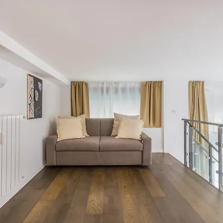 Center Jacuzzi Deluxe Loft Apartment Mailand