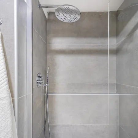 Center Jacuzzi Deluxe Loft Apartmán